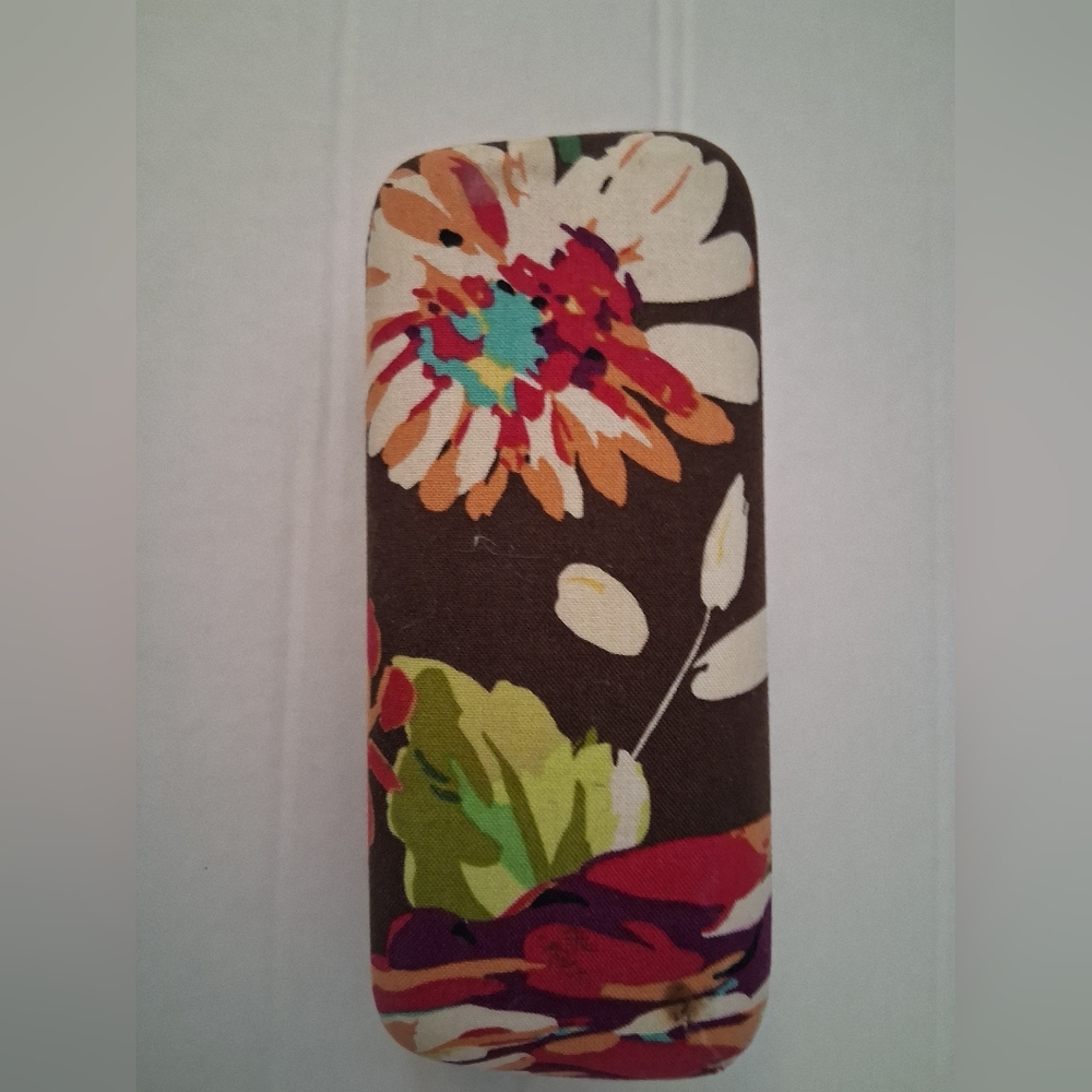 Vera Bradley Sunglasses Hard Case CHOCOLATE FLOWER PATTERN 6" x 3" Hard Shell
